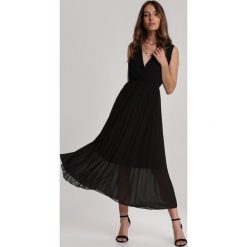 Czarna Sukienka Laolinai. Czarne sukienki damskie Renee, s, bez wzorów, bez kołnierzyka, bez rękawów, midi. W wyprzedaży za 119,99 zł.