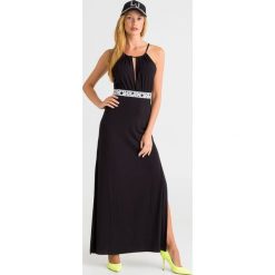 SUKIENKA liu jo. Czarne sukienki damskie Liu Jo, na imprezę, xl, z aplikacjami, z materiału, z okrągłym kołnierzem, bez rękawów, maxi. Za 539,10 zł.