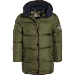 Scotch Shrunk LONG LENGTH WITH DOUBLE HOOD CONSTRUCTION Płaszcz zimowy military. Zielone płaszcze dziewczęce marki Scotch Shrunk, na zimę, z poliesteru. W wyprzedaży za 559,20 zł.