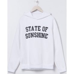 Bluza oversize z kapturem -. Bluzy damskie Sinsay, s, bez wzorów, bez rękawów, z kapturem. W wyprzedaży za 29,99 zł.