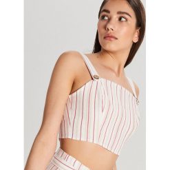 Krótki top w paski - Beżowy. Brązowe topy damskie Cropp, xs, w paski, bez kołnierzyka. W wyprzedaży za 19,99 zł.