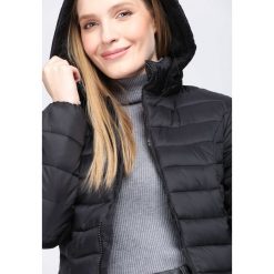 Czarna Kurtka Initiative. Brązowe kurtki damskie pikowane marki QUECHUA, na zimę, m, z materiału. Za 129,99 zł.