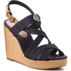 Espadryle TOMMY HILFIGER - Iconic Elena Sandal Hardware FW0FW02793 Midnight 403. Niebieskie espadryle damskie TOMMY HILFIGER, bez wzorów, ze skóry ekologicznej, bez obcasa, na obcasie. W wyprzedaży za 269,00 zł.