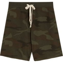 Bermudy w moro z dzianiny dresowej. Czarne bermudy męskie marki bonprix, w paski, z dresówki. Za 59,90 zł.