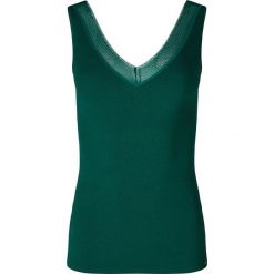Top w kolorze ciemnozielonym. Zielone topy damskie Skiny Women & Men, w koronkowe wzory, z koronki, bez kołnierzyka. W wyprzedaży za 34,95 zł.