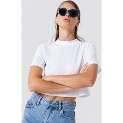 T-shirty damskie: NA-KD Krótki t-shirt - White