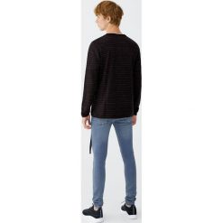 Szare jeansy super skinny fit. Szare jeansy męskie relaxed fit marki Pull&Bear, z denimu. Za 89,90 zł.