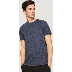 T-shirty męskie z nadrukiem: T-shirt z nadrukiem all over – Granatowy