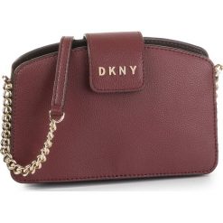 Torebka DKNY - Clara Chain Cbody Pe R93EAD80 Bld Red/Cmb NHH. Czerwone listonoszki damskie DKNY, bez wzorów, ze skóry, eleganckie, bez dodatków. W wyprzedaży za 469,00 zł.