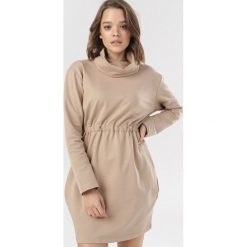 Jasnobeżowa Sukienka Vylaris. Brązowe sukienki damskie Born2be, xl, bez wzorów, z dzianiny, bez kołnierzyka, bez rękawów. Za 79,99 zł.