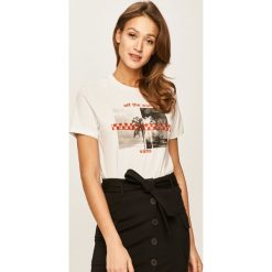 Vans - T-shirt. Białe bluzki damskie Vans, s, z nadrukiem, z bawełny, z okrągłym kołnierzem. Za 149,90 zł.
