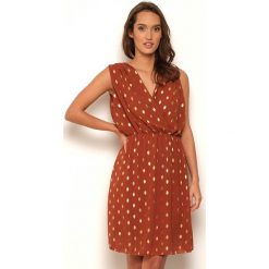 Sukienka "Venise" w kolorze karmelowym. Pomarańczowe sukienki damskie Manoukian, l, w kropki, midi. W wyprzedaży za 109,95 zł.