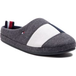 Kapcie TOMMY HILFIGER - Flag Homeslipper FM0FM02178 008. Szare kapcie męskie TOMMY HILFIGER, z materiału. Za 299,00 zł.