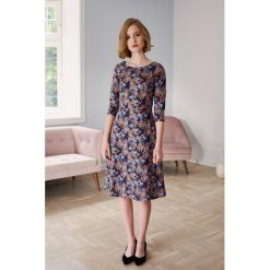 Sukienka Asteria Marguerite 32 wielokolorowy. Szare sukienki damskie marki Marie Zélie, na co dzień, s, w paski, z bawełny, eleganckie, bez kołnierzyka, bez rękawów, proste. Za 397,00 zł.