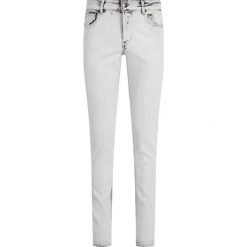 Jeansy Regular Fit Emporio Armani 6G2J60 2D7QZ 0634. Białe jeansy damskie Emporio Armani, bez wzorów, z jeansu. W wyprzedaży za 549,00 zł.