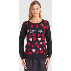 CZARNY SWETER TRUSSARDI JEANS W SERCA. Czarne swetry damskie Trussardi Jeans, l, bez wzorów, z jeansu, z krótkim rękawem, długie, bez kaptura. W wyprzedaży za 319,50 zł.