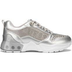 Guess Tandey Tenisówki Srebrny. Szare trampki i tenisówki damskie Guess, z aplikacjami, z materiału, bez zapięcia. Za 610,95 zł.