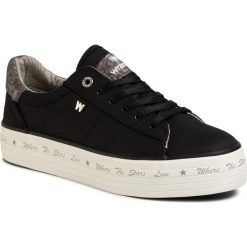 Tenisówki WRANGLER - Java WL01645A Black 062. Czarne półbuty damskie Wrangler, na co dzień, bez wzorów, z gumy, bez obcasa, na płaskiej podeszwie, bez zapięcia. W wyprzedaży za 169,00 zł.