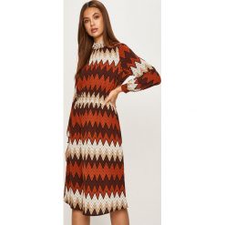Only - Sukienka. Brązowe sukienki damskie ONLY, na co dzień, bez wzorów, z elastanu, casualowe, z okrągłym kołnierzem, z długim rękawem, długie, midi, rozkloszowane. Za 149,90 zł.