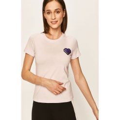 Puma - T-shirt. Białe bluzki damskie Puma, s, z aplikacjami, z elastanu, casualowe, z okrągłym kołnierzem, z krótkim rękawem. W wyprzedaży za 129,90 zł.