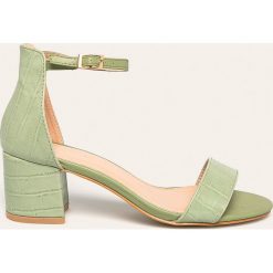 Answear - Sandały Ideal Shoes. Zielone sandały damskie ANSWEAR, bez wzorów, z gumy, bez obcasa, na obcasie, na klamry. Za 99,90 zł.