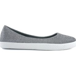 BALERINY DAMSKIE SAF 9620 SZA. Baleriny damskie SAFRAN, bez wzorów, z materiału, bez obcasa. Za 36,00 zł.
