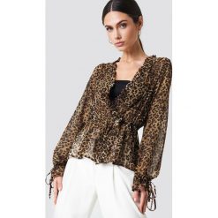 NA-KD Boho Szyfonowa bluzka - Brown,Beige. Brązowe bluzki damskie marki NA-KD Boho, bez wzorów, z szyfonu, boho, z falbankami, z długim rękawem. Za 121,95 zł.