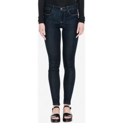 Guess Dżinsy Niebieski. Niebieskie jeansy damskie Guess. Za 447,95 zł.