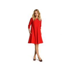 M338 Sukienka z kontrafałdą pod biustem czerwona. Czerwone sukienki damskie Moe, m, bez wzorów, z poliesteru, eleganckie, bez kołnierzyka, bez rękawów, rozkloszowane. Za 159,00 zł.
