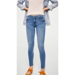 Mango - Jeansy push-up Kim. Niebieskie rurki damskie marki Mango, z elastanu. Za 119,90 zł.