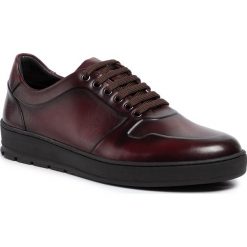Sneakersy QUAZI - QZ-34-03-000325 105. Czerwone sneakersy męskie QUAZI, bez zapięcia. W wyprzedaży za 239,00 zł.