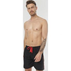 Czarne Szorty Arienah. Czarne spodenki i szorty męskie Born2be, xl, bez wzorów. W wyprzedaży za 24,99 zł.