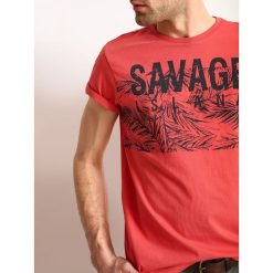T-shirt krótki rękaw męski. Czerwone t-shirty męskie na lato, m, z nadrukiem, z bawełny, z okrągłym kołnierzem, krótkie. W wyprzedaży za 9,99 zł.
