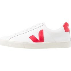 Veja ESPLAR LOGO Sneakersy niskie extra white pekin. Białe trampki i tenisówki damskie marki Veja, bez wzorów, ze skóry, bez zapięcia. Za 419,00 zł.