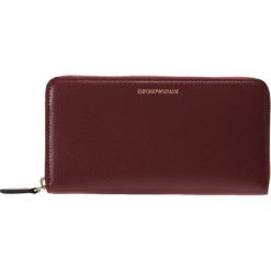 Emporio Armani FOGLIO ZIPAROUND LARGE ZIP ARROUND Portfel bordeaux/nero. Czerwone portfele damskie Emporio Armani, bez wzorów. Za 479,00 zł.