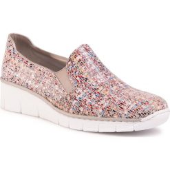 Półbuty RIEKER - 53766-61 Beige. Brązowe półbuty damskie Rieker, bez wzorów, z zamszu, bez obcasa, na koturnie, bez zapięcia. Za 249,00 zł.