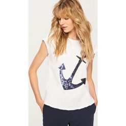 T-shirt z błyszczącą aplikacją - Biały. Białe t-shirty damskie Reserved, l, z aplikacjami. Za 29,99 zł.