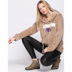 Beżowa Bluza Exploring. Brązowe bluzy rozpinane damskie Born2be, na jesień, l, z kapturem. Za 49,99 zł.