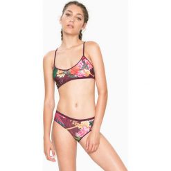 Biustonosz bikini "Voley Tropic" w kolorze czerwonym ze wzorem. Czerwone biustonosze sportowe damskie marki Desigual Sport. W wyprzedaży za 104,95 zł.