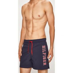 Tommy Hilfiger - Kąpielówki. Czerwone kąpielówki męskie TOMMY HILFIGER, m, bez wzorów, z poliesteru. W wyprzedaży za 219,90 zł.