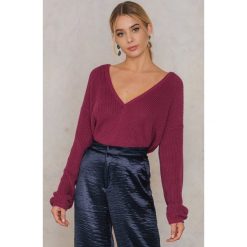 Swetry oversize damskie: Josefin Ekström for NA-KD Sweter z głębokim dekoltem V – Red,Purple