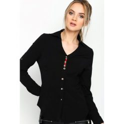 Czarna Koszula Stand For. Czarne koszule damskie marki Born2be, m, klasyczne, z klasycznym kołnierzykiem. Za 29,99 zł.