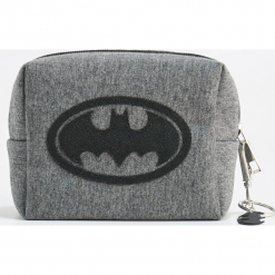 Kosmetyczka Batman - Szary. Szare kosmetyczki damskie marki Sinsay, z motywem z bajki. Za 19,99 zł.