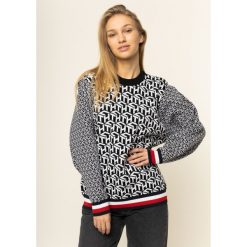 Sweter TOMMY HILFIGER Cerra WW0WW27014. Czarne swetry damskie TOMMY HILFIGER, s, bez wzorów, z wiskozy, klasyczne, bez rękawów, bez kaptura. W wyprzedaży za 499,00 zł.