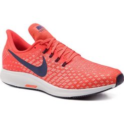 Buty NIKE - Air Zoom Pegasus 35 942851 602 Habanero Red/Blackened Blue. Czerwone buty sportowe męskie Nike, z tworzywa sztucznego, bez zapięcia, do biegania, nike zoom. W wyprzedaży za 369,00 zł.