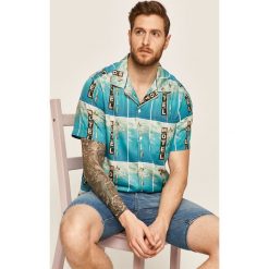 Wrangler - Koszula. Niebieskie koszule męskie Wrangler, l, bez wzorów, z lyocellu, klasyczne, z klasycznym kołnierzykiem, z krótkim rękawem. W wyprzedaży za 199,90 zł.
