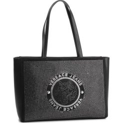 Torebka VERSACE JEANS - E1VTBBP1 70879 899. Czarne torebki klasyczne damskie Versace Jeans, bez wzorów, z jeansu, klasyczne, duże, bez dodatków. W wyprzedaży za 359,00 zł.