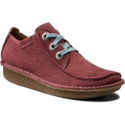 Półbuty CLARKS - Funny Dream 261323384 Brick. Czerwone półbuty damskie Clarks, na co dzień, bez wzorów, ze skóry, bez obcasa, na płaskiej podeszwie, bez zapięcia. W wyprzedaży za 269,00 zł.