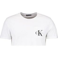 Calvin Klein Jeans BOLAN REGULAR FIT Tshirt z nadrukiem white. Białe koszulki polo Calvin Klein Jeans, m, z nadrukiem, z bawełny. Za 229,00 zł.