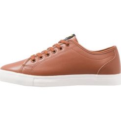 Tenisówki męskie: Lyle & Scott TEVIOT Tenisówki i Trampki tan